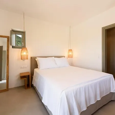 Villa Elevated With Panoramic Sea View *