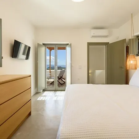 Villa Elevated With Panoramic Sea View *