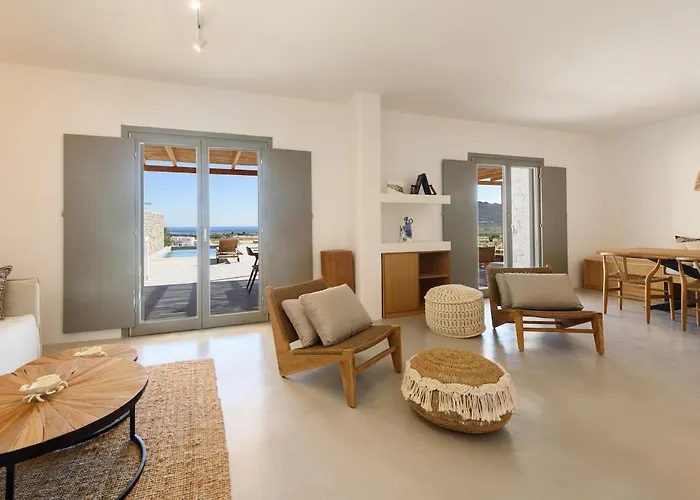 Villa Elevated With Panoramic Sea View *