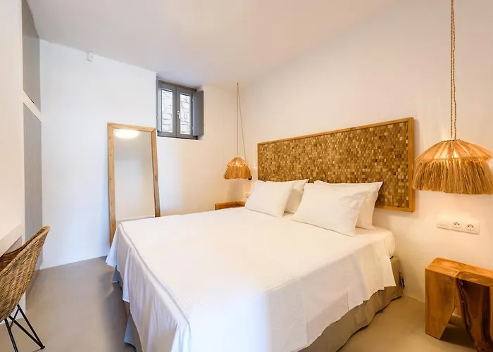 Villa Elevated With Panoramic Sea View *