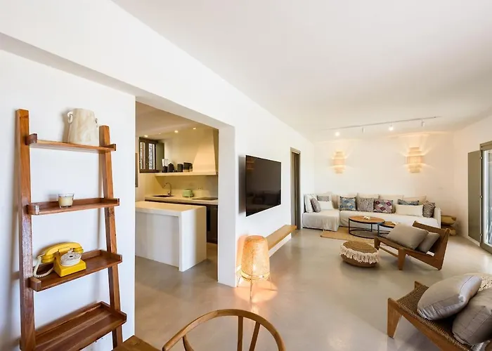 Villa Elevated With Panoramic Sea View *